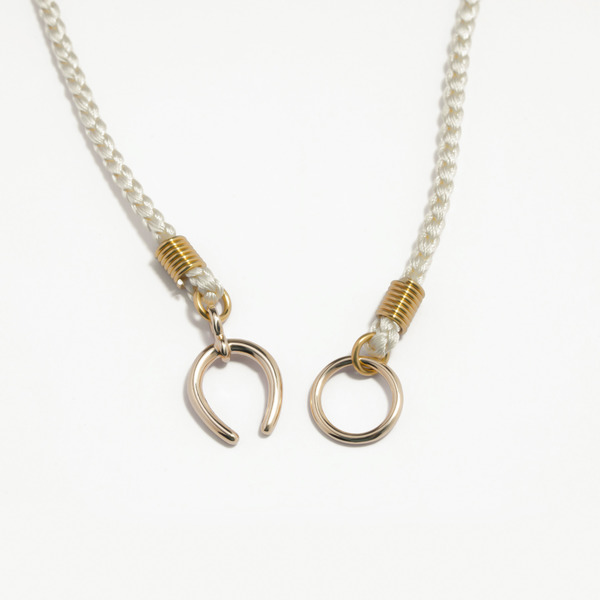 Horseshoe rope necklace (White)｜enasoluna（エナソルーナ）公式サイト