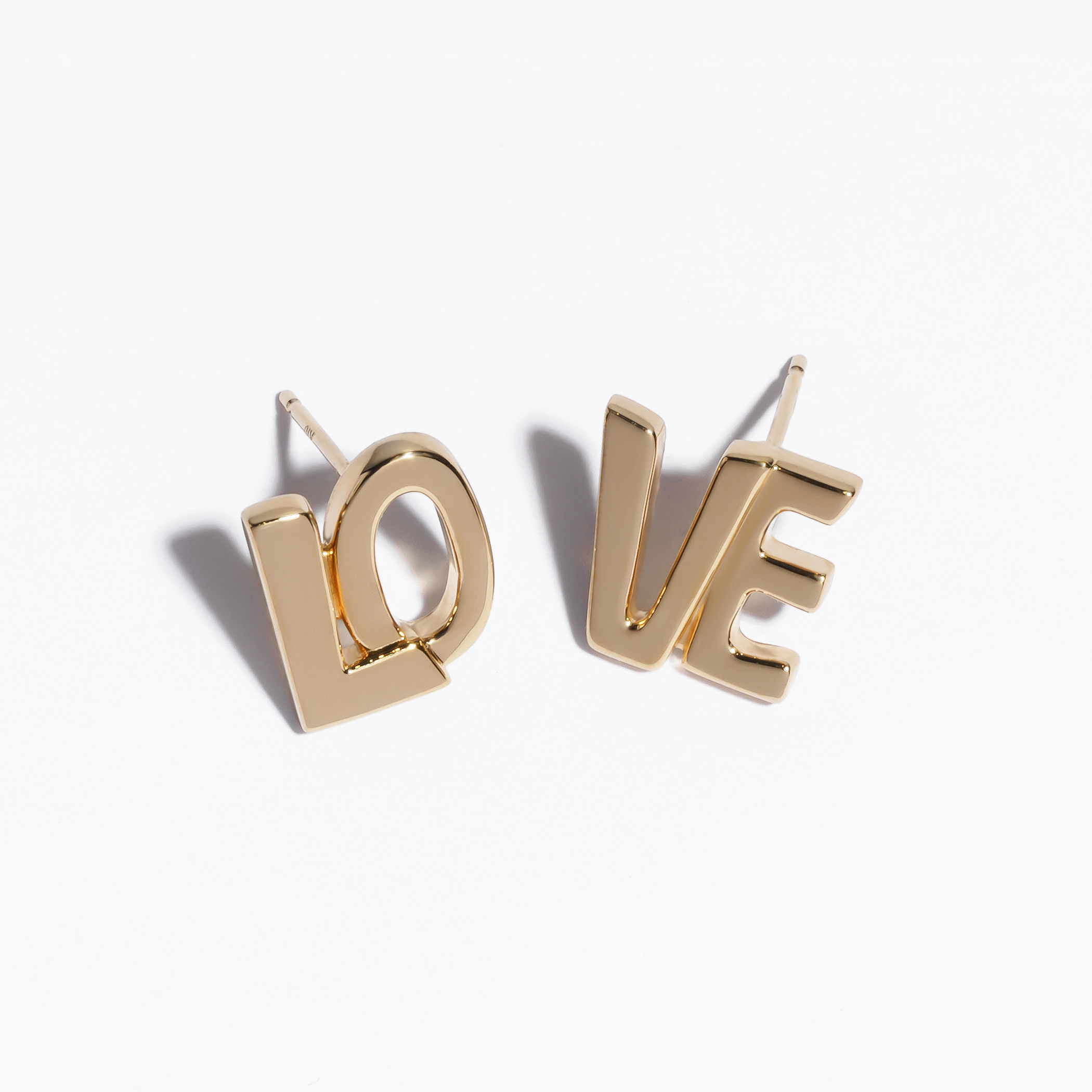 LOVE earrings (Gold)｜enasoluna（エナソルーナ）公式サイト